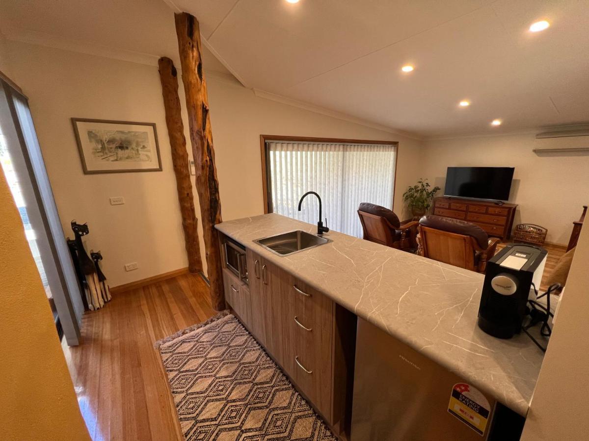 Amaroo With A View Set On A 50 Acre Hobby Farm Apartment Collinsvale Exterior photo